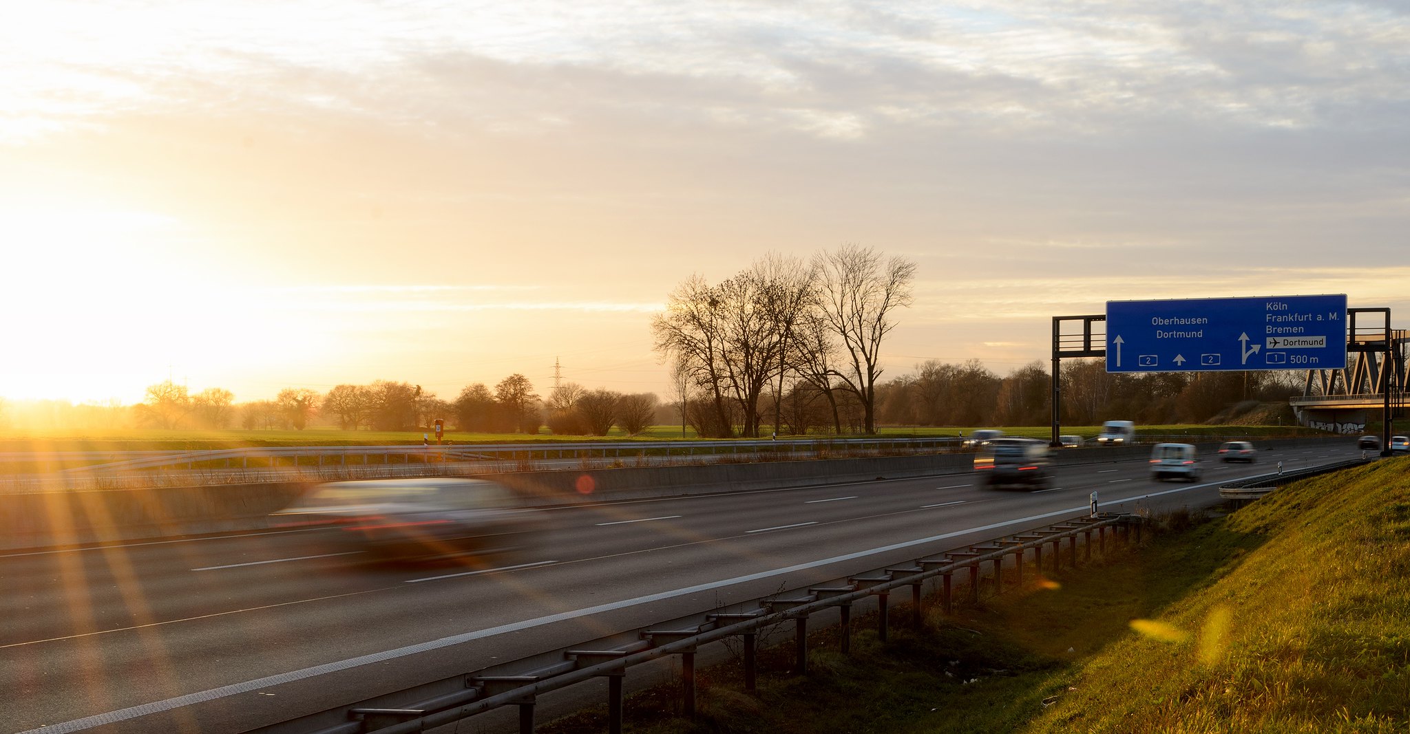 Foto von vorbeifahrenden Autos auf der Autobahn A2 von 2014