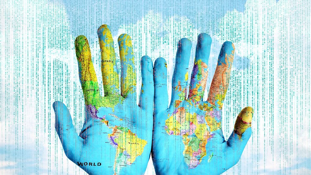 Layoutbild: Weltkarte projeziert auf Menschenhände