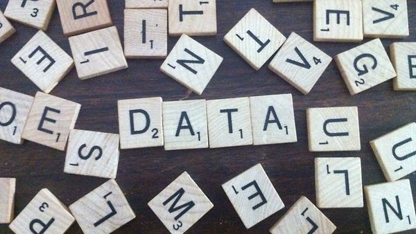 Symbolbild Open Data mit "Data" aus Scrabble-Spielsteinen